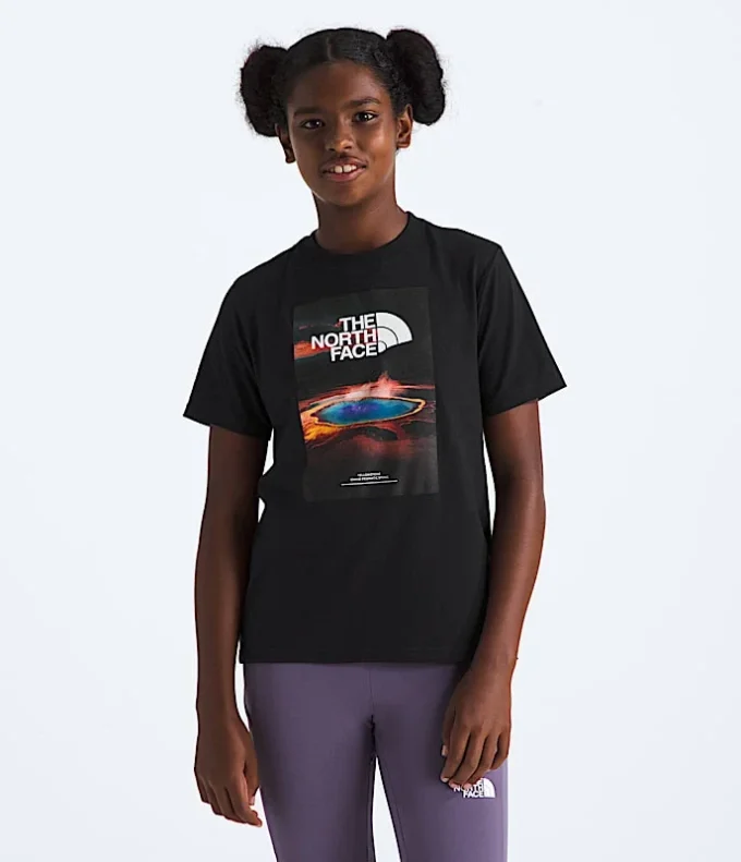 Kortärmad T-shirt för pojkar och flickor med landskapsmotiv Kortärmad T-shirt för pojkar och flickor med landskapsmotiv