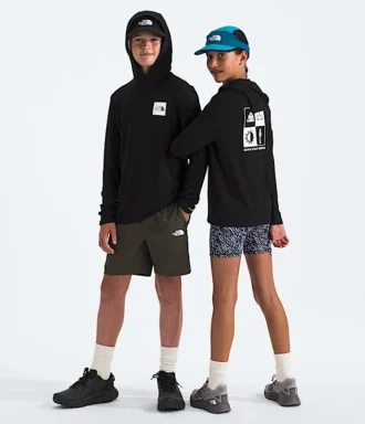 Långärmad hoodie för pojkar och flickor – Adventure – Grafik