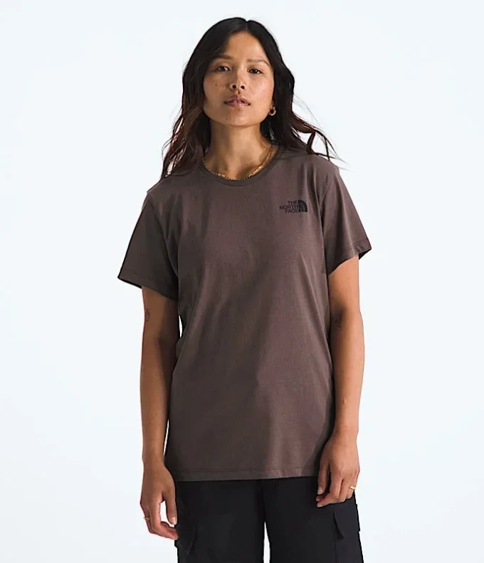 NSE Box Edge Of Light Infill Relaxed Tee för damer NSE Box Edge Of Light Infill Relaxed Tee för damer