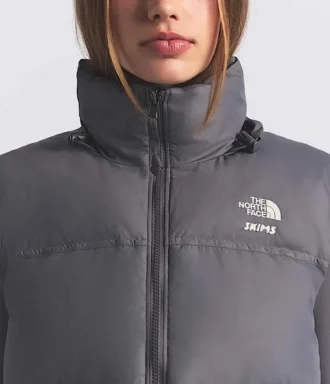 The North Face X SKIMS 1996 Nuptse väst