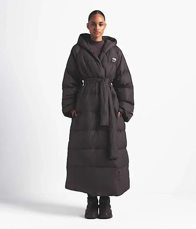 The North Face X SKIMS Nuptse Wrap Parka för damer The North Face X SKIMS Nuptse Wrap Parka för damer