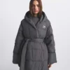 The North Face X SKIMS Nuptse Wrap Parka för damer The North Face X SKIMS Nuptse Wrap Parka för damer