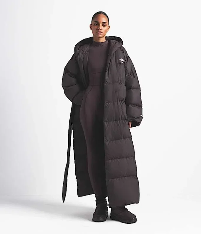 The North Face X SKIMS Nuptse Wrap Parka för damer The North Face X SKIMS Nuptse Wrap Parka för damer