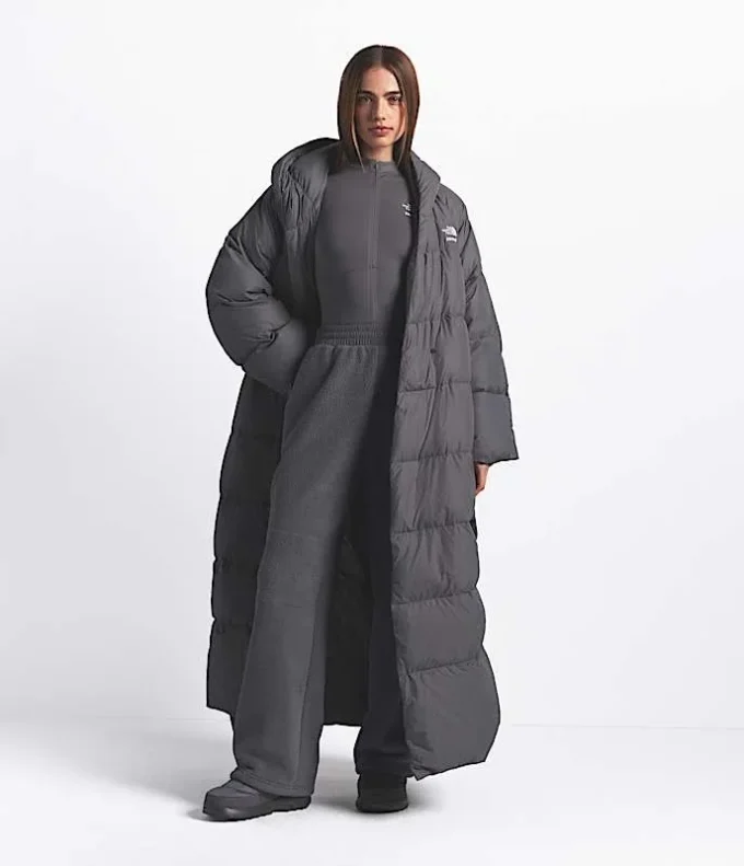 The North Face X SKIMS Nuptse Wrap Parka för damer The North Face X SKIMS Nuptse Wrap Parka för damer