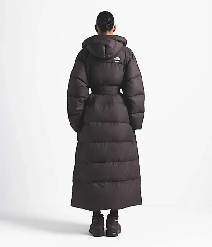 The North Face X SKIMS Nuptse Wrap Parka för damer The North Face X SKIMS Nuptse Wrap Parka för damer