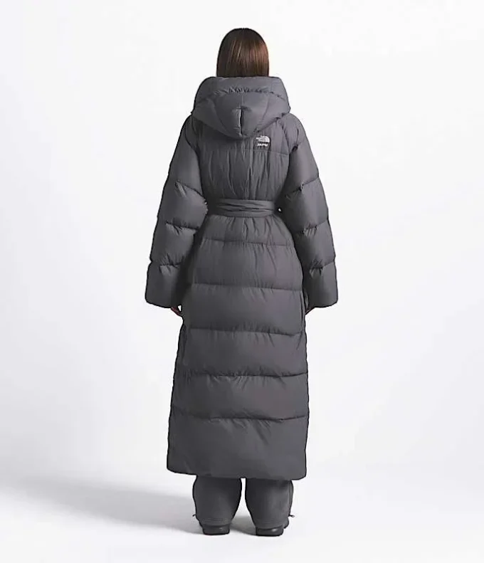 The North Face X SKIMS Nuptse Wrap Parka för damer The North Face X SKIMS Nuptse Wrap Parka för damer