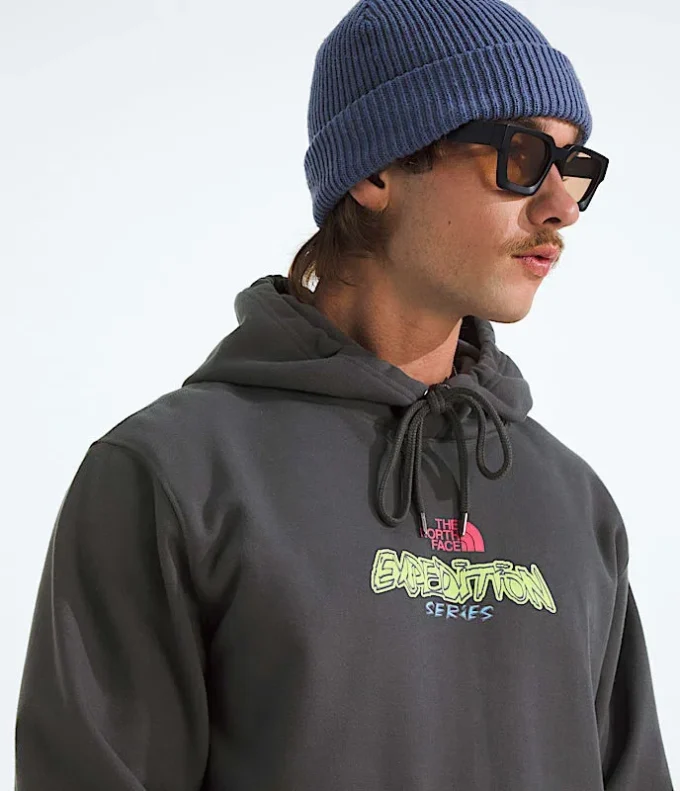 TNF™ Essential Expedition Series Hoodie för herr – Grafik TNF™ Essential Expedition Series Hoodie för herr – Grafik