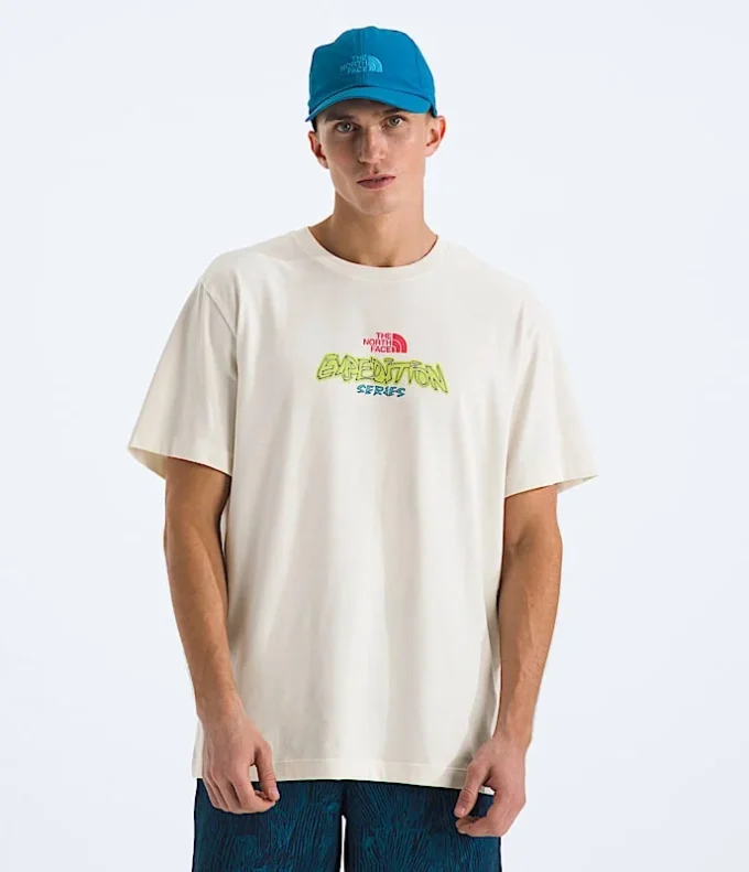 TNF™ Essential Expedition Series kortärmad T-shirt för herr – Grafik TNF™ Essential Expedition Series kortärmad T-shirt för herr – Grafik